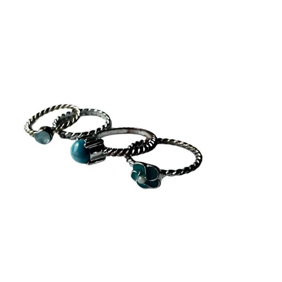 Set 4 twist rope rings w/blue stone, rhinestone & flower, silver/gold 7 to 8.25 - Picture 3 of 4